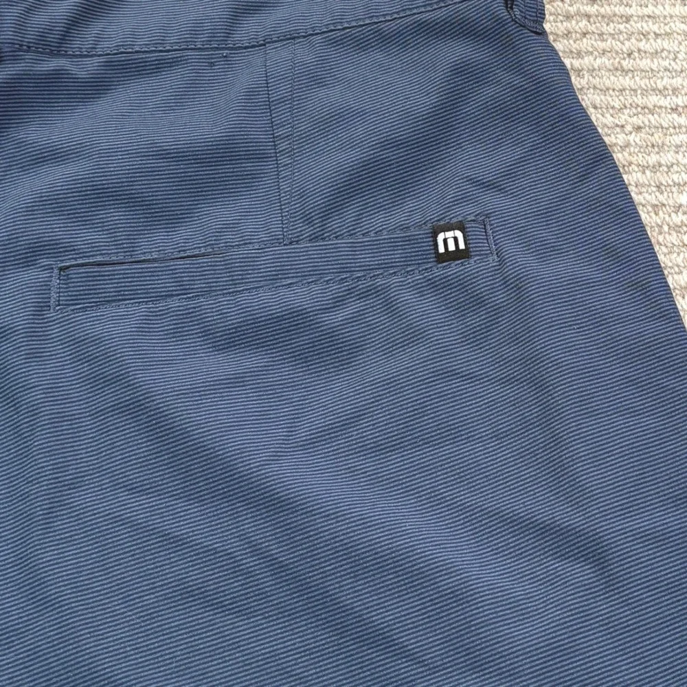 TravisMathew Golf Shorts Mens 34 Blue Micro Stripe Performance Athleisure Preppy